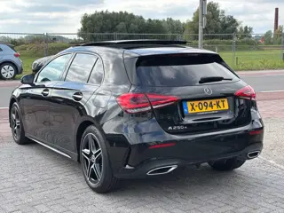 Foto 17 van Mercedes-Benz A-klasse 250 e AMG Line panorama dak! Nieuwstaat!