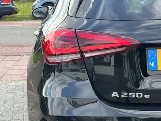 Foto 16 van Mercedes-Benz A-klasse 250 e AMG Line panorama dak! Nieuwstaat!