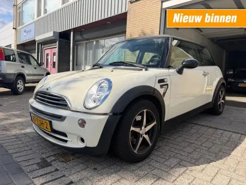 MINI ONE 1.6 One Park Lane AUTOMAAT LEER PANO CLIMA LMV RIJDT GOED APK