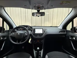 Foto 13 van Peugeot 208 1.2 PureTech Blue Lion Org.NL! / 82PK / Carplay / DAB / Navigatie / Cruise / Airco / PDC