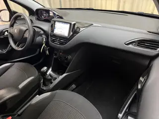 Foto 19 van Peugeot 208 1.2 PureTech Blue Lion Org.NL! / 82PK / Carplay / DAB / Navigatie / Cruise / Airco / PDC