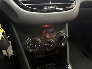 Foto 11 van Peugeot 208 1.2 PureTech Blue Lion Org.NL! / 82PK / Carplay / DAB / Navigatie / Cruise / Airco / PDC