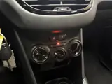Foto 21 van Peugeot 208 1.2 PureTech Blue Lion Org.NL! / 82PK / Carplay / DAB / Navigatie / Cruise / Airco / PDC
