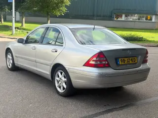 Foto 11 van Mercedes-Benz C-klasse 240 Elegance Airco! Automaat! NAP!