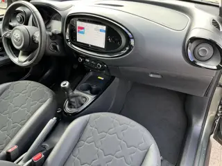 Foto 12 van Toyota Aygo X 1.0 VVT-i MT Envy | JBL audio | LED koplampen | Carplay | Parkeercamera | 18 inch LM-v