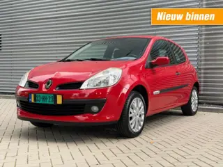 RENAULT CLIO 1.2-16V SPEC. RIP CURL AIRCO/LM VELGEN LAGE KM !!