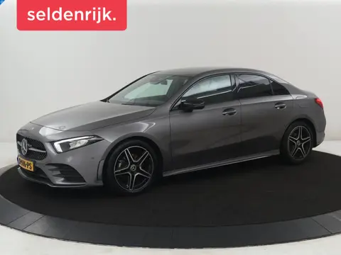 Mercedes-Benz A-klasse 180 Business Solution AMG | Camera | Stoelverwarming | LED | Sfeerverlichting
