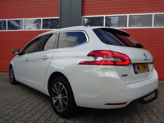 Foto 18 van Peugeot 308 SW 1.2 PureTech Allure 131PK Clima Cruise Navi Pano-Dak LMV Trekhaak NL-Auto 6-BAK