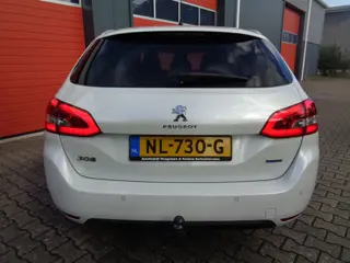 Foto 19 van Peugeot 308 SW 1.2 PureTech Allure 131PK Clima Cruise Navi Pano-Dak LMV Trekhaak NL-Auto 6-BAK