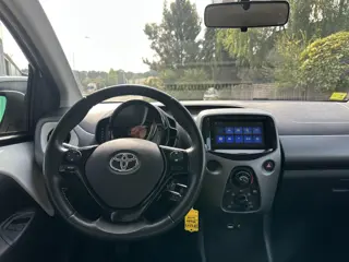 Foto 14 van Toyota Aygo 1.0 VVT-i x-play limited | Airco | Camera | Apple Carplay en Android Auto