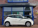 Foto 26 van Toyota Aygo 1.0 VVT-i x-play limited | Airco | Camera | Apple Carplay en Android Auto