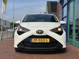 Foto 17 van Toyota Aygo 1.0 VVT-i x-play limited | Airco | Camera | Apple Carplay en Android Auto