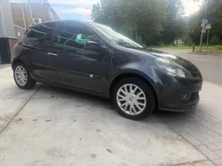 Foto 13 van Renault Clio 1.4-16V Dynamique CarPlay