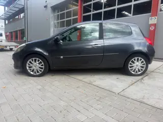 Foto 16 van Renault Clio 1.4-16V Dynamique CarPlay