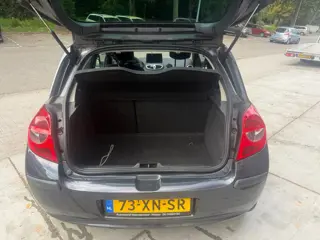 Foto 20 van Renault Clio 1.4-16V Dynamique CarPlay