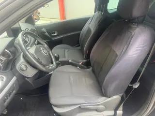 Foto 11 van Renault Clio 1.4-16V Dynamique CarPlay