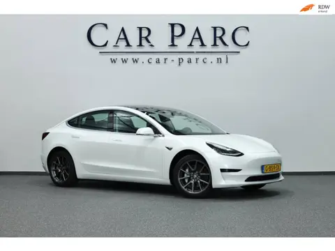 Tesla Model 3 Standard RWD Plus 60 kWh PANORAMADAK/LEER+S.VERWARMING/LMV/360 CAM/CRUISE/ECC/12 MND G