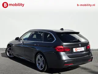 Foto 14 van BMW 3 Serie Touring 318i High Executive M-Sport Apple CarPlay NL Auto! | Achteruitrijcamera | LED |