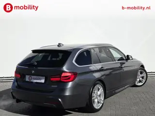Foto 15 van BMW 3 Serie Touring 318i High Executive M-Sport Apple CarPlay NL Auto! | Achteruitrijcamera | LED |