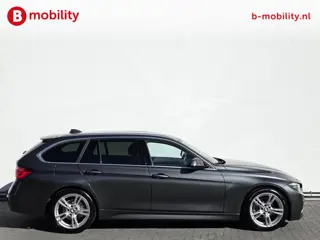 Foto 16 van BMW 3 Serie Touring 318i High Executive M-Sport Apple CarPlay NL Auto! | Achteruitrijcamera | LED |