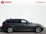 Foto 26 van BMW 3 Serie Touring 318i High Executive M-Sport Apple CarPlay NL Auto! | Achteruitrijcamera | LED |