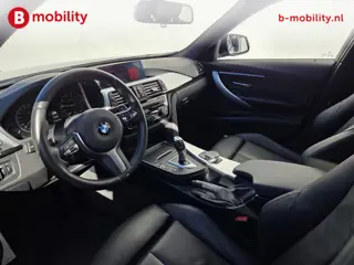 Foto 18 van BMW 3 Serie Touring 318i High Executive M-Sport Apple CarPlay NL Auto! | Achteruitrijcamera | LED |
