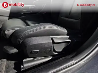 Foto 20 van BMW 3 Serie Touring 318i High Executive M-Sport Apple CarPlay NL Auto! | Achteruitrijcamera | LED |