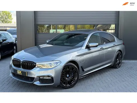BMW 5-serie 530e iPerformance High Executive M Pakket |Sportuitlaat|Dak|Camera