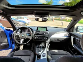 Foto 15 van BMW 1-serie 118i M-Sport, Schuifdak, HiFi (NL-auto NAP)