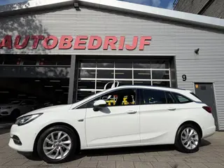 Foto 14 van Opel Astra Sports Tourer 1.2 Turbo Elegance - Navigatie I Airco I LED I PDC I Sport velgen I Leer/ A