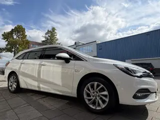 Foto 11 van Opel Astra Sports Tourer 1.2 Turbo Elegance - Navigatie I Airco I LED I PDC I Sport velgen I Leer/ A