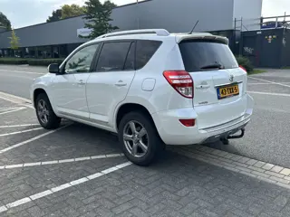 Foto 18 van Toyota RAV4 2.0 VVTi Executive Business