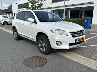 Foto 14 van Toyota RAV4 2.0 VVTi Executive Business