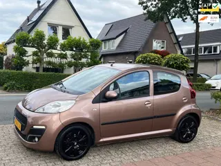Peugeot 107 1.0 Exclusive 96.000 km NAP Leder bekleding