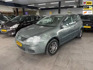Foto 12 van Volkswagen Golf 1.6 FSI Trendline navigatie lm-velgen elektrische pakket cruise controle