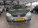 Foto 23 van Volkswagen Golf 1.6 FSI Trendline navigatie lm-velgen elektrische pakket cruise controle