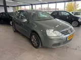 Foto 24 van Volkswagen Golf 1.6 FSI Trendline navigatie lm-velgen elektrische pakket cruise controle