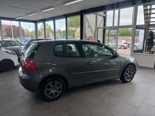 Foto 15 van Volkswagen Golf 1.6 FSI Trendline navigatie lm-velgen elektrische pakket cruise controle