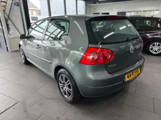 Foto 18 van Volkswagen Golf 1.6 FSI Trendline navigatie lm-velgen elektrische pakket cruise controle