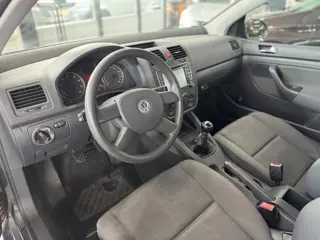 Foto 20 van Volkswagen Golf 1.6 FSI Trendline navigatie lm-velgen elektrische pakket cruise controle