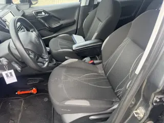 Foto 12 van Peugeot 208 1.6 e-HDi Active (bj 2013)