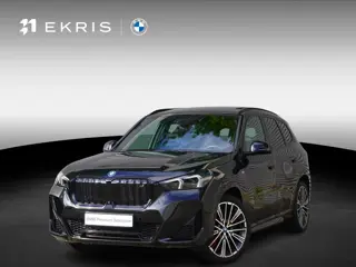 BMW iX1 xDrive30 | M Sportpakket Pro | Innovation Pack | Glazen panoramadak | Trekhaak met elektrisc