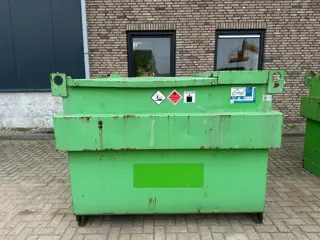 Kiwa IBC Steenbergen 2000 liter Dieseltank met handpomp Milieutank