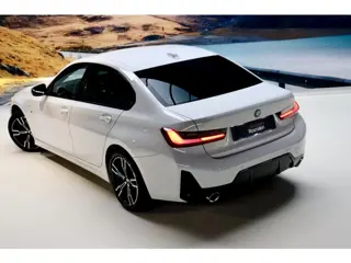 Foto 14 van BMW 3-serie 320e M Sport|Leder|Ambient|NL