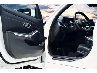 Foto 13 van BMW 3-serie 320e M Sport|Leder|Ambient|NL