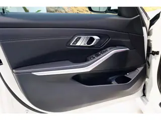 Foto 12 van BMW 3-serie 320e M Sport|Leder|Ambient|NL