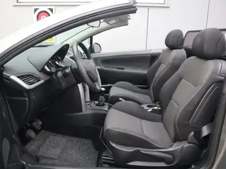 Foto 13 van Peugeot 207 CC 1.6 VTi (bj 2008)