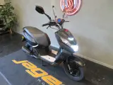 Foto 21 van Peugeot STREETZONE KISBEE BROM SCOOTER (bj 2022)