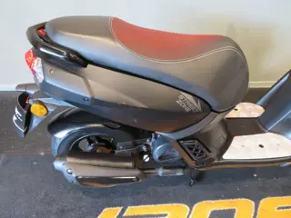 Foto 13 van Peugeot STREETZONE KISBEE BROM SCOOTER (bj 2022)