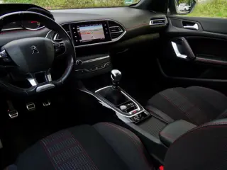 Foto 17 van Peugeot 308 1.2 PureTech GT-line | Perfect onderhoud! | D-Riem v.v |